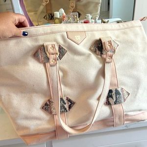 Kelly Wynne weekender bag